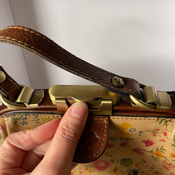 Patricia Nash clutch— Vintage Foral pattern - Picture 4 of 6